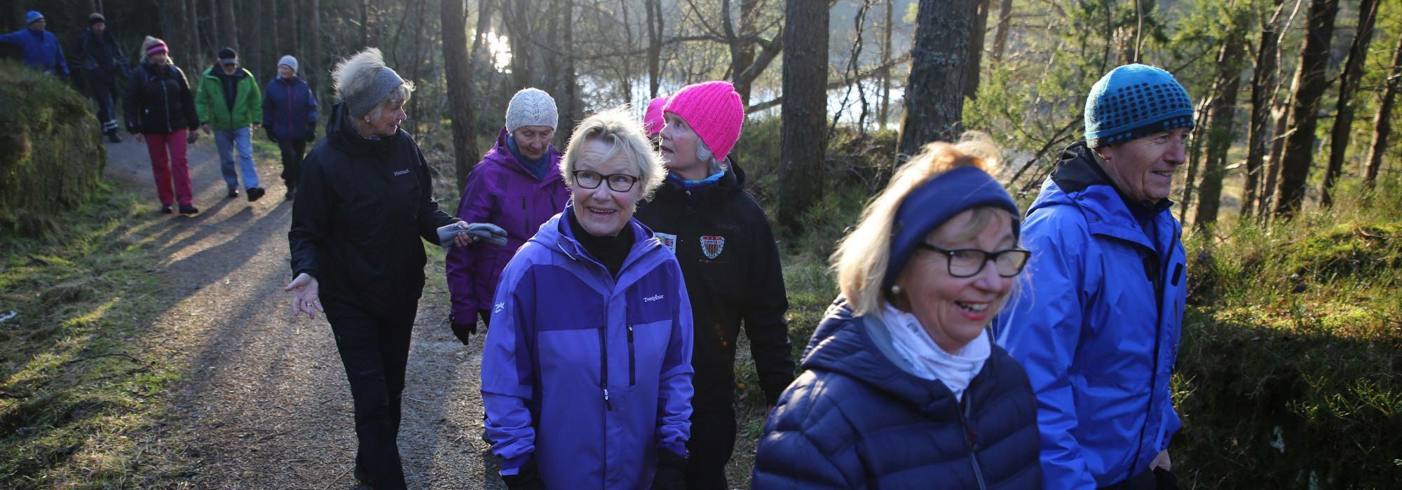 Aktiv til 100 - Enkel fottur i Kanadaskogen